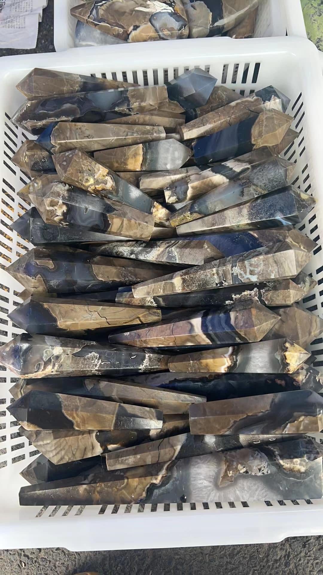 Volcano Agate Wand UV Reaction