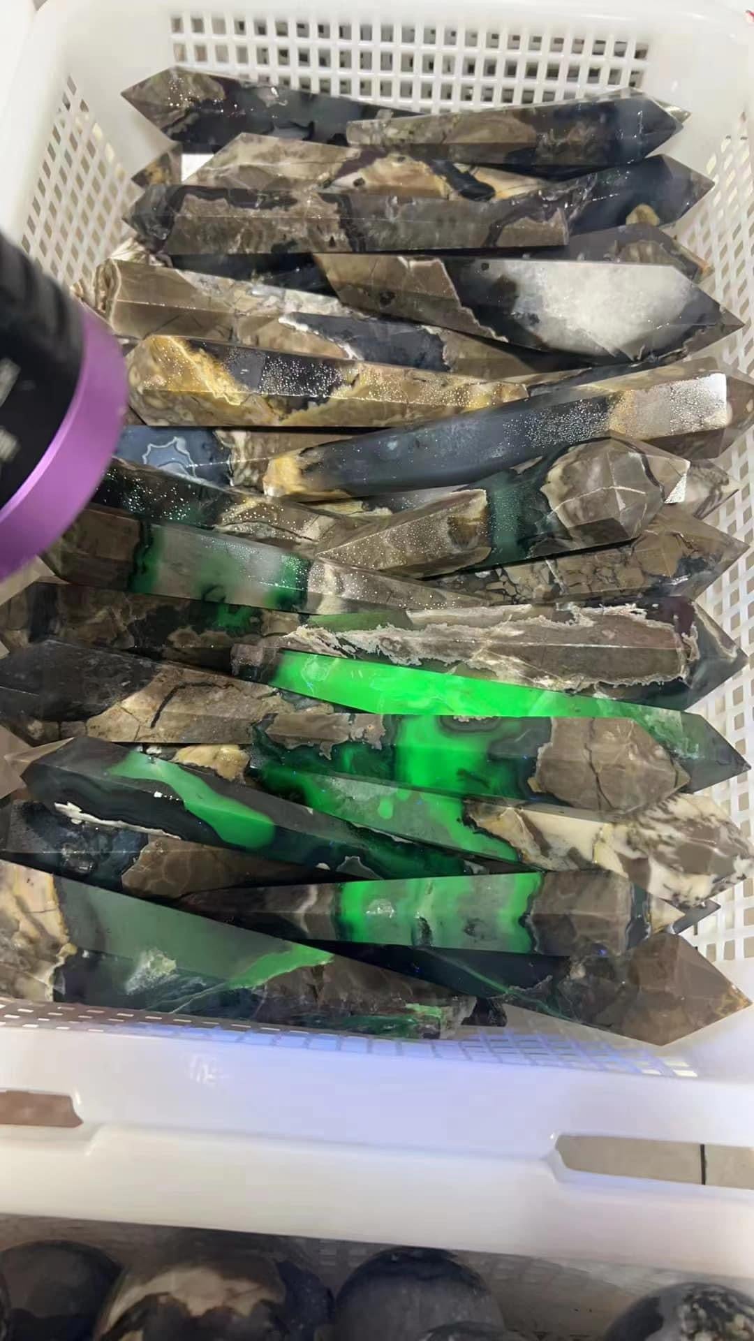 Volcano Agate Wand UV Reaction