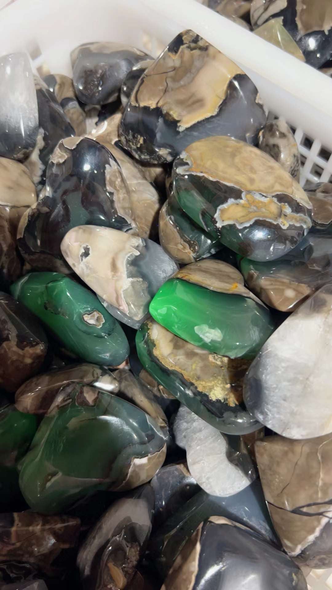 Volcano Agate Heart UV Reaction